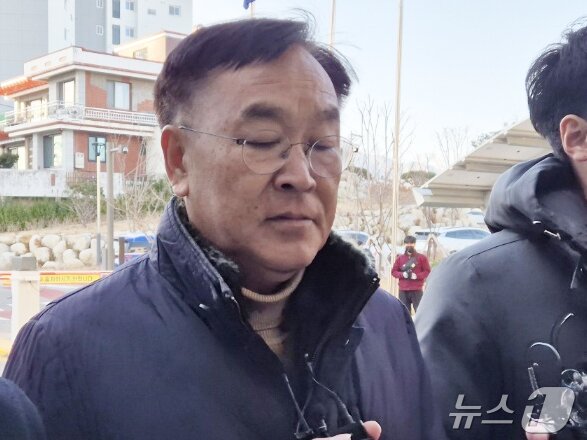 본문 이미지 - 여성민원인을 상대로 한 성비위와 금품수수 등의 의혹을 받는 김진하 양양군수.&#40;뉴스1 DB&#41; ⓒ News1 윤왕근 기자