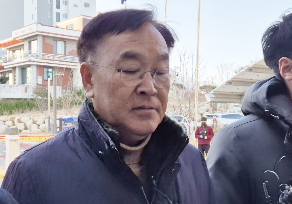 '민원인 성비위·뇌물 수수' 김진하 양양군수 대법 선고…1·2심 징역형