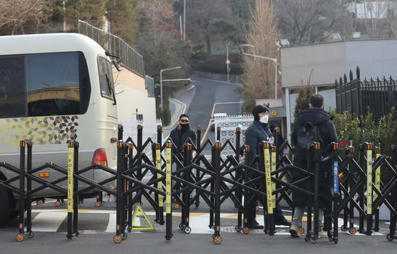 야 "내란 선동 尹 즉각 체포"…여 "이재명에게만 너그러운 사법부"