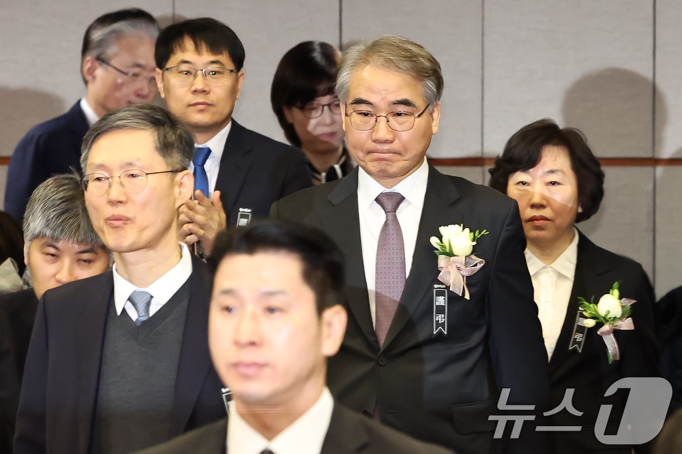 문형배 헌법재판소장 대행&#40;왼쪽부터&#41;과 조한창, 정계선 신임 헌법재판관이 2일 오전 서울 종로구 헌법재판소에서 열린 취임식에 참석하고 있다. 2025.1.2/뉴스1 ⓒ News1 민경석 기자