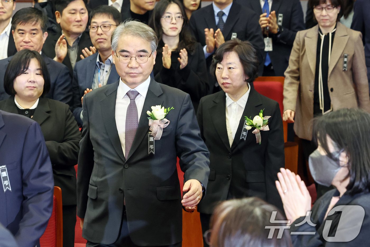 조한창&#40;왼쪽&#41;, 정계선 신임 헌법재판관이 2일 오전 서울 종로구 헌법재판소에서 열린 취임식에 참석하고 있다. 2025.1.2/뉴스1 ⓒ News1 민경석 기자