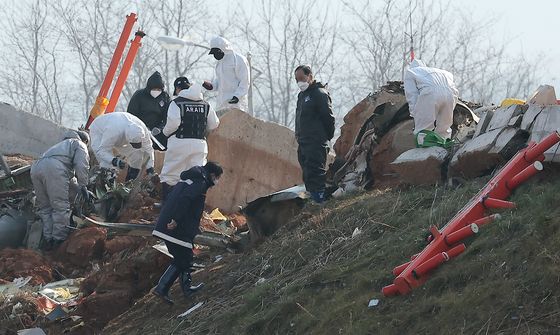 여객기 참사 강제수사…경찰, 무안공항·제주항공 등 압수수색