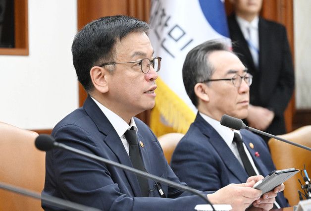 崔대행 "금융·외환시장 24시간 비상대응…변동성 확대시 안정조치"