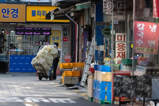 "카드론도 부족해"… 연 이자만 18%, 현금서비스까지[벼랑끝 서민경제]③