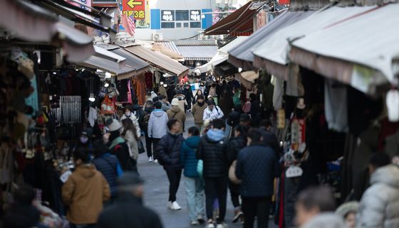 '돈줄' 마른 소상공인에 16조 공급…노란우산 소득공제 한도 높인다