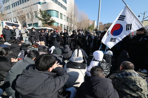 북한, '尹 체포영장 발부' 거론하며 "南, 정치적 기능 마비된 난장판"