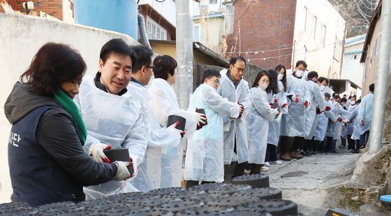 부산진구, 시무식 대신 '연탄 나눔 봉사'