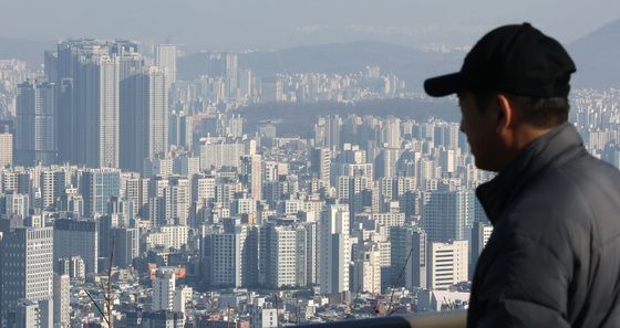 '서울 아파트 경매, 고금리 이자 부담에 9년만에 최고치 기록'