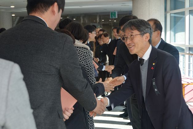 천창수 울산교육감 "교육정책, 여럿이 함께 손잡고 추진"