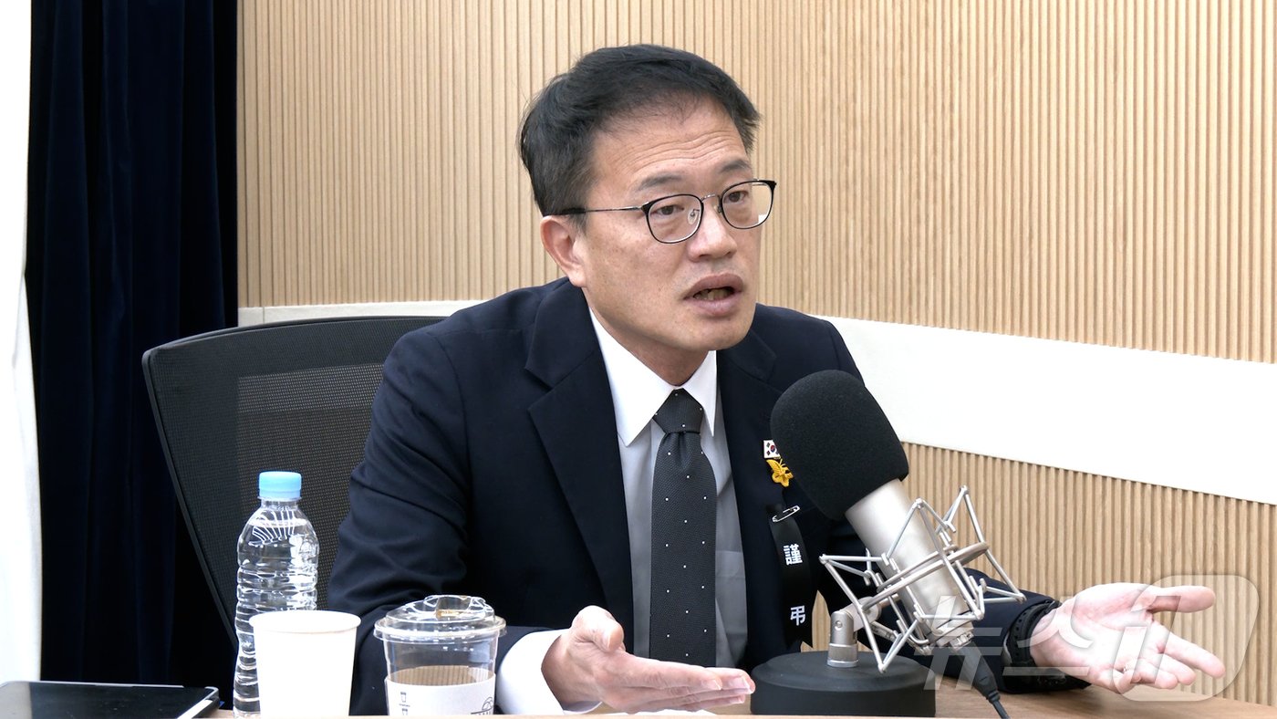 본문 이미지 - 박주민 더불어민주당 의원이 2일 뉴스1TV 팩트앤뷰에 출연해 질문에 답하고 있다.