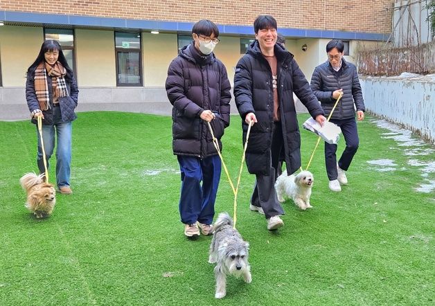 대한수의사회, 반려마루서 산책 봉사…"자가진료는 동물학대 유발"