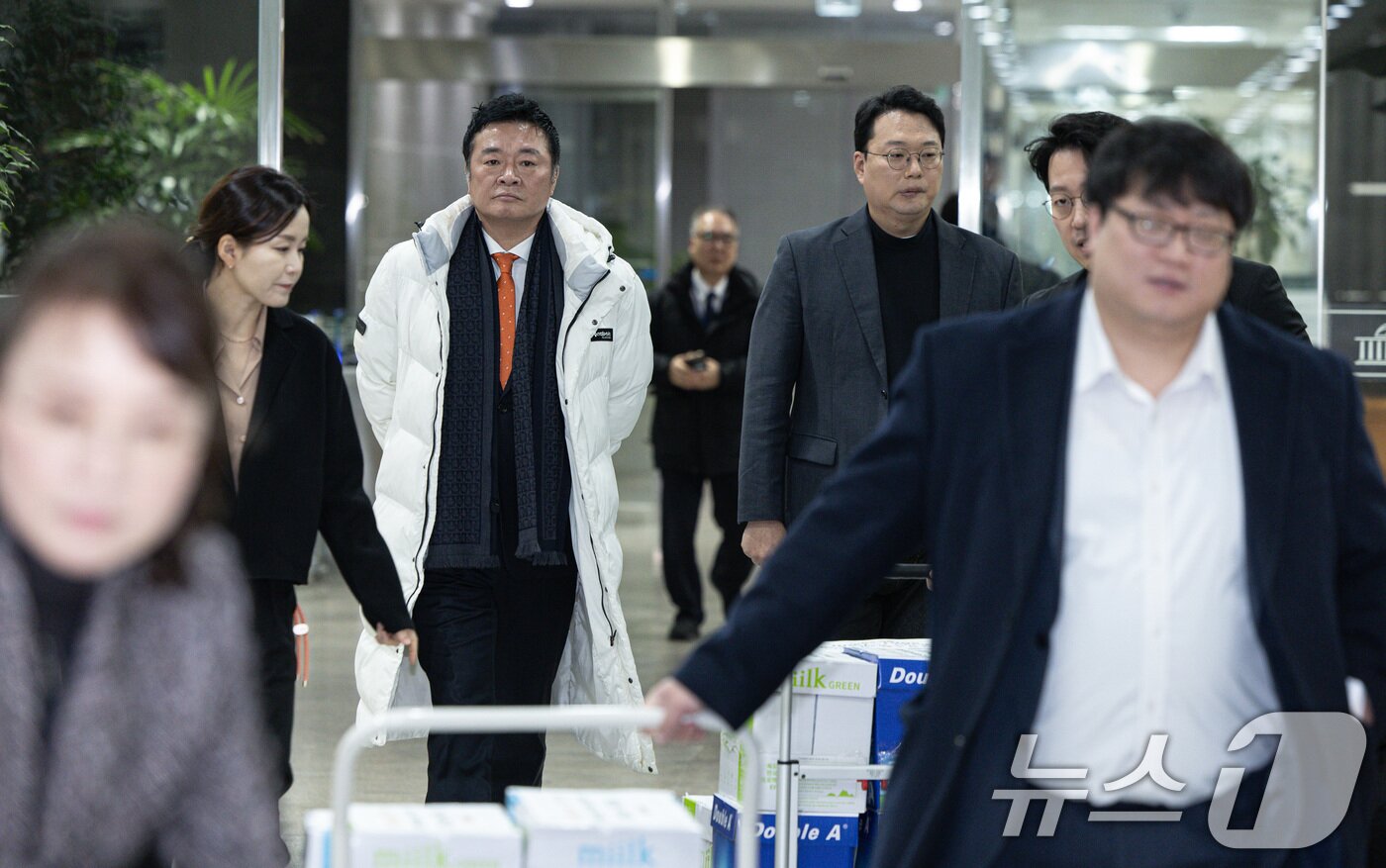 본문 이미지 - 천하람 개혁신당 원내대표&#40;오른쪽&#41;과 김철근 전 사무총장이 20일 오전 서울 여의도 국회에서 열린 최고위원회의에 참석하고 있다. 2025.1.20/뉴스1 ⓒ News1 이재명 기자