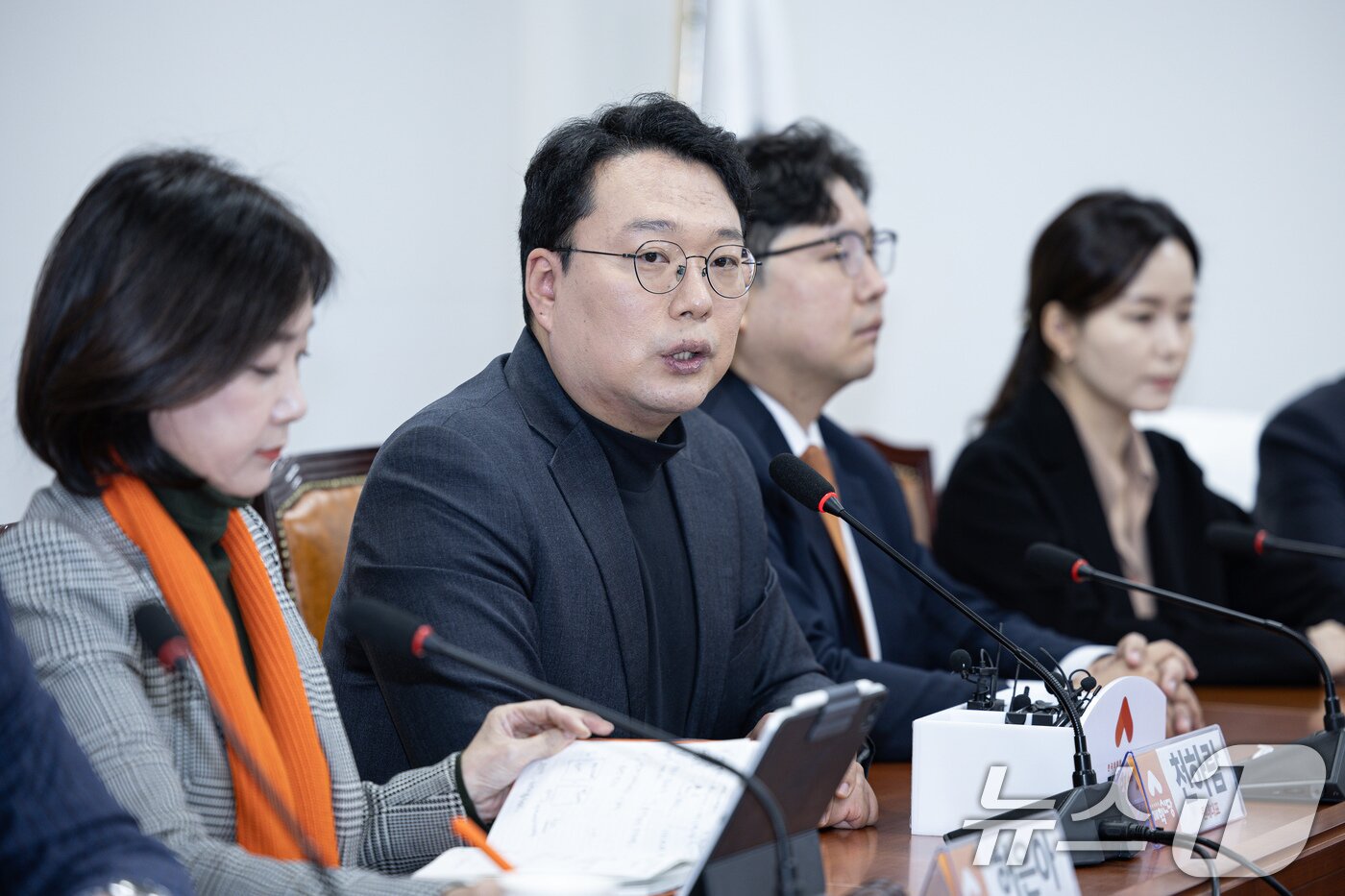 본문 이미지 - 천하람 개혁신당 원내대표가 20일 오전 서울 여의도 국회에서 열린 최고위원회의에서 발언을 하고 있다. 2025.1.20/뉴스1 ⓒ News1 이재명 기자