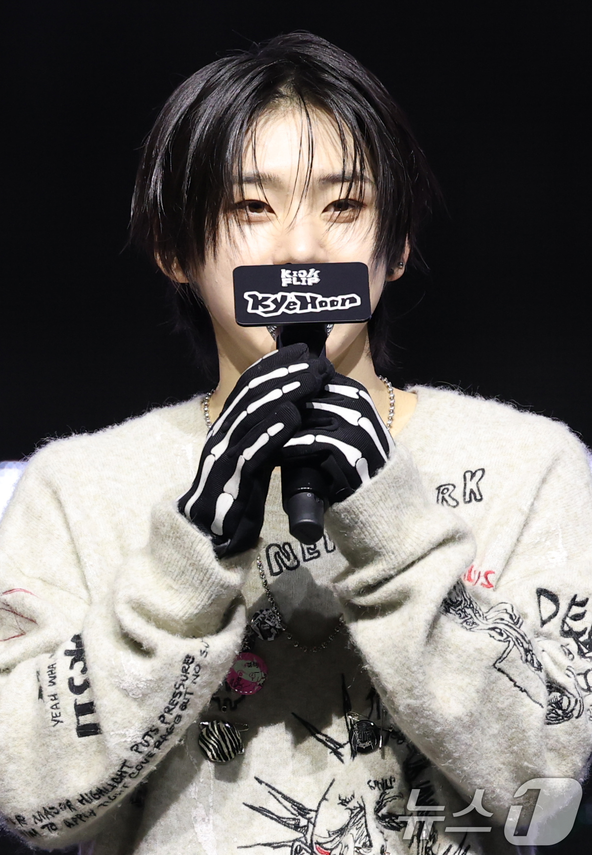 (서울=뉴스1) 권현진 기자 = 그룹 킥플립(KickFlip) 계훈이 20일 오후 서울 광진구 광장동 예스24 라이브홀에서 가진 첫 번째 미니앨범 'Flip it, Kick it! …