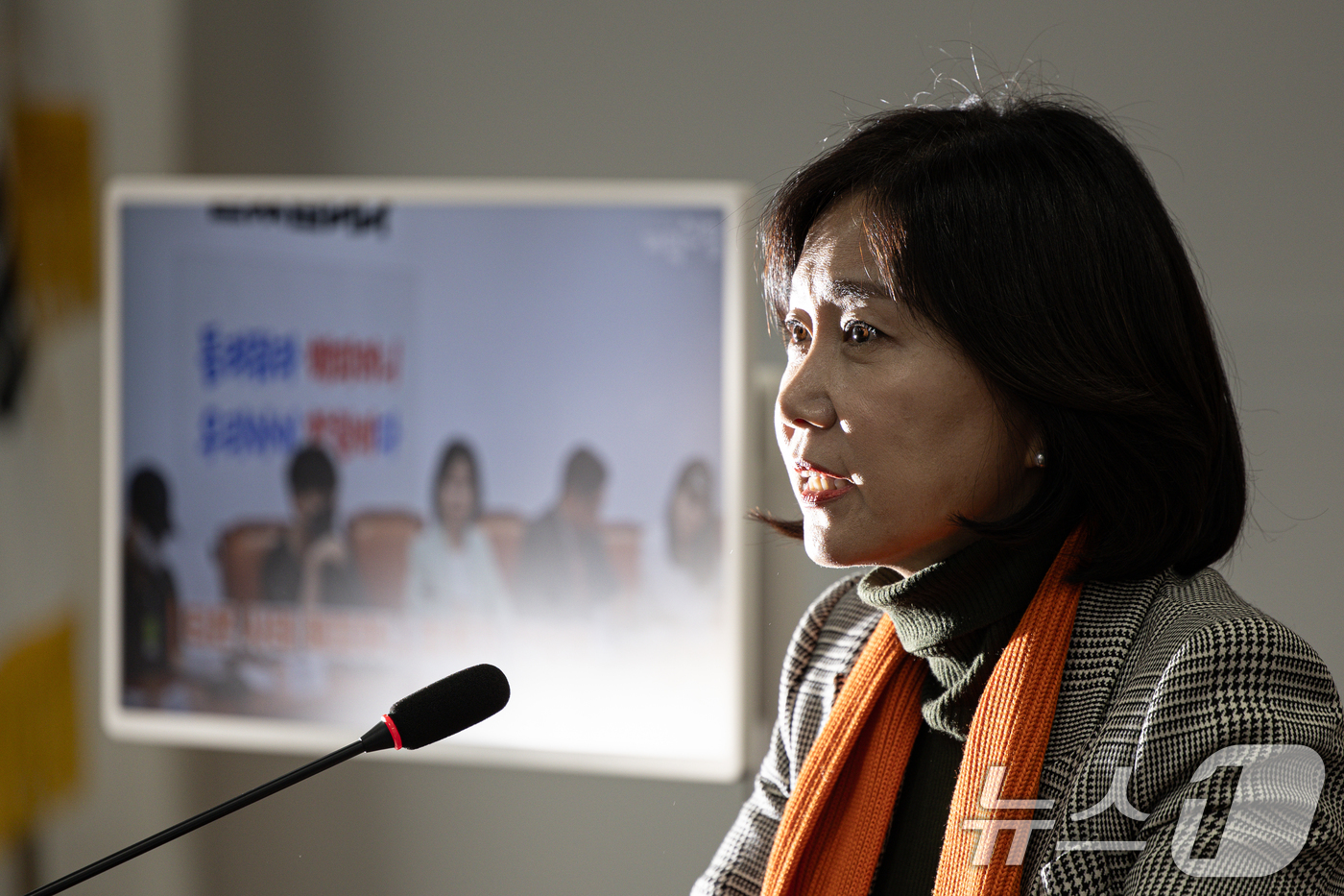 (서울=뉴스1) 이재명 기자 = 허은아 개혁신당 대표가 20일 오후 서울 여의도 국회에서 열린 개혁신당 창당 1주년 기자회견에서 취재진 질문에 답변하고 있다. 2025.1.20/뉴 …