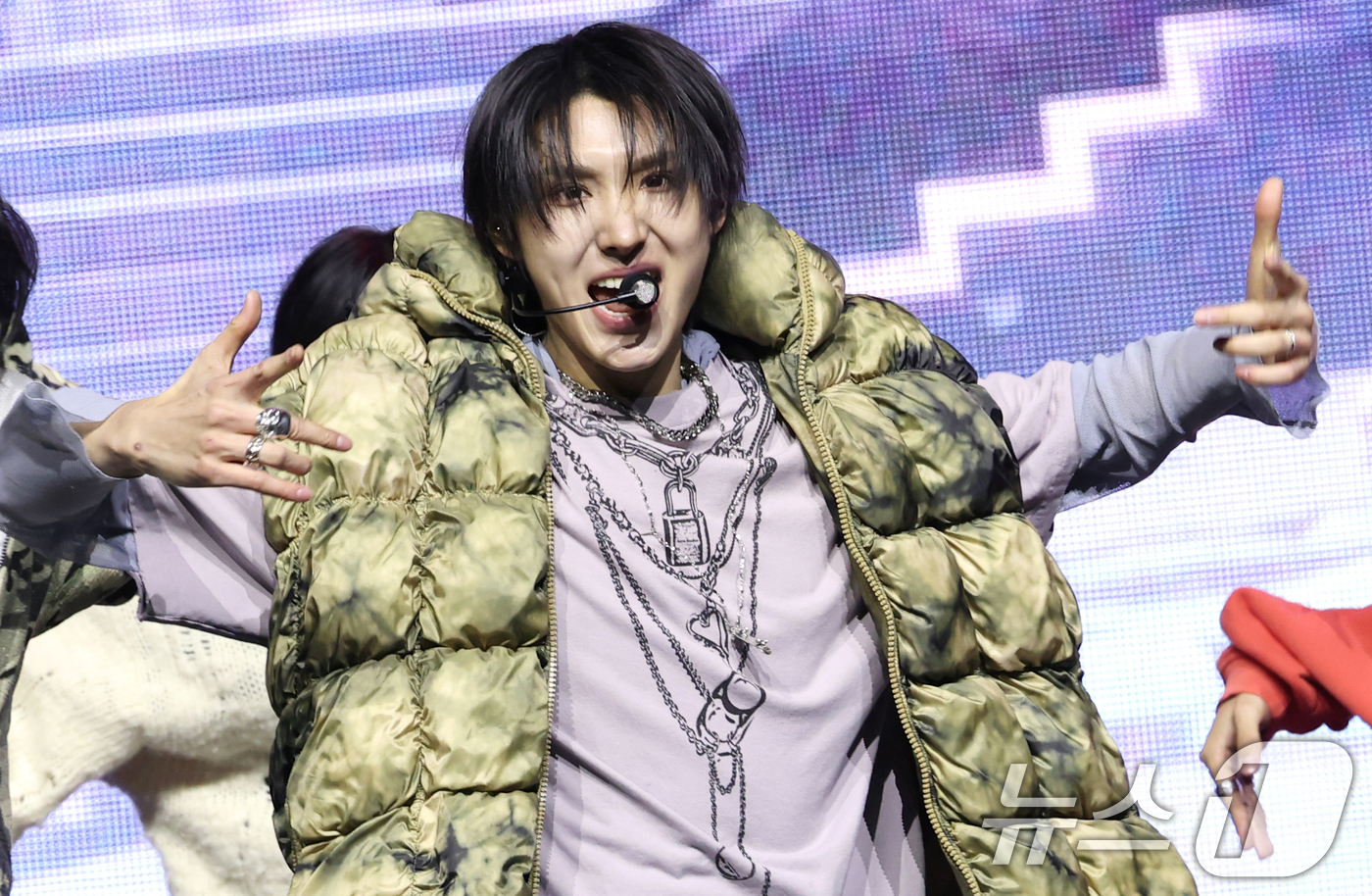 (서울=뉴스1) 권현진 기자 = 그룹 킥플립(KickFlip)의 주왕이 20일 오후 서울 광진구 광장동 예스24 라이브홀에서 가진 첫 번째 미니앨범 'Flip it, Kick it …