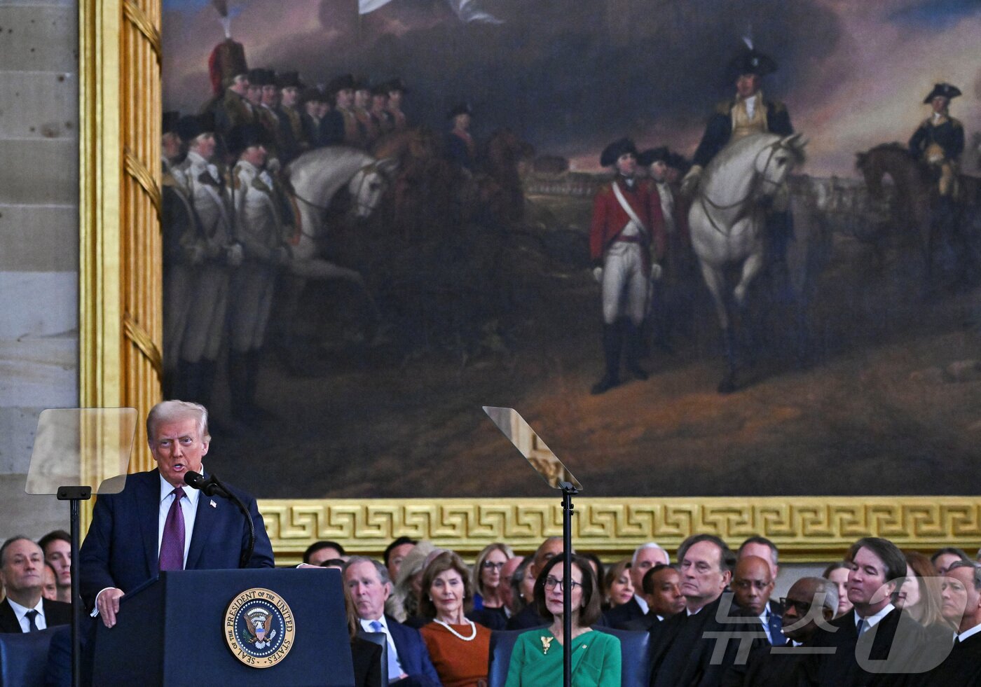 본문 이미지 - 도널드 트럼프 미국 대통령이 20일(현지시간) 워싱턴DC 의회 의사당 중앙홀에서 취임 연설을 하고 있다. ⓒ 로이터=뉴스1 ⓒ News1 류정민 특파원