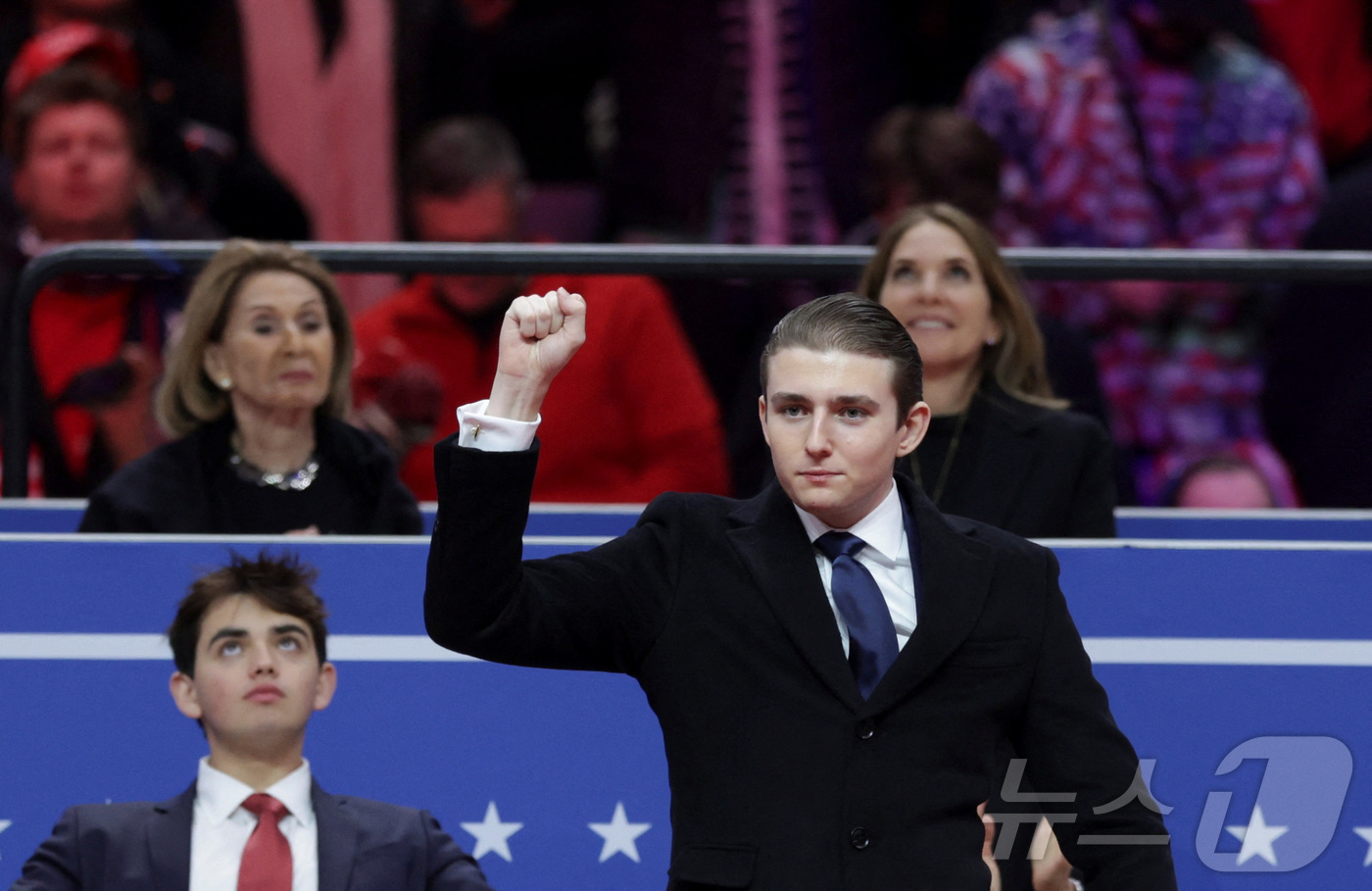 포토] 주먹 불끈 쥔 트럼프 막내 아들 - 뉴스1