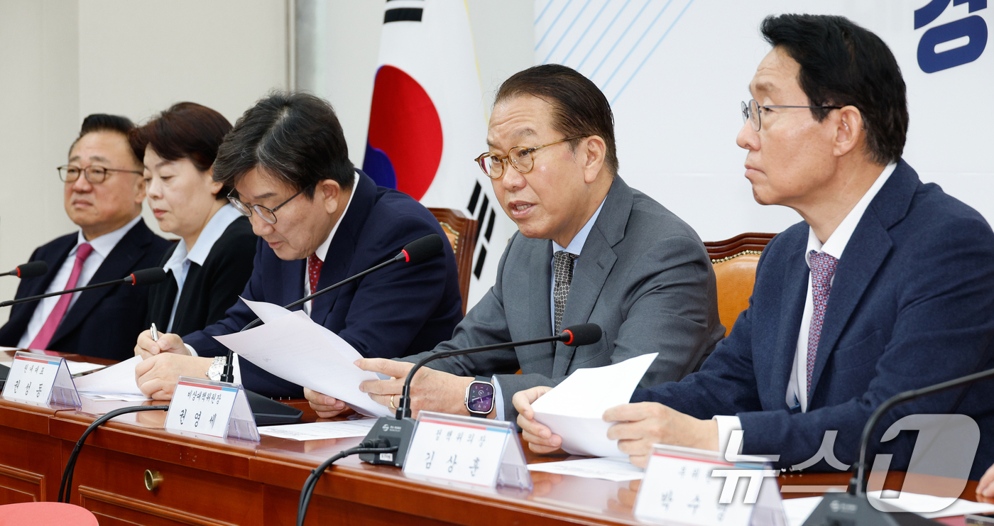 (서울=뉴스1) 안은나 기자 = 권영세 국민의힘 비상대책위원장이 21일 서울 여의도 국회에서 열린 경제활력민생특별위원회 임명장 수여식 및 1차 전체회의에서 인사말을 하고 있다. 2 …