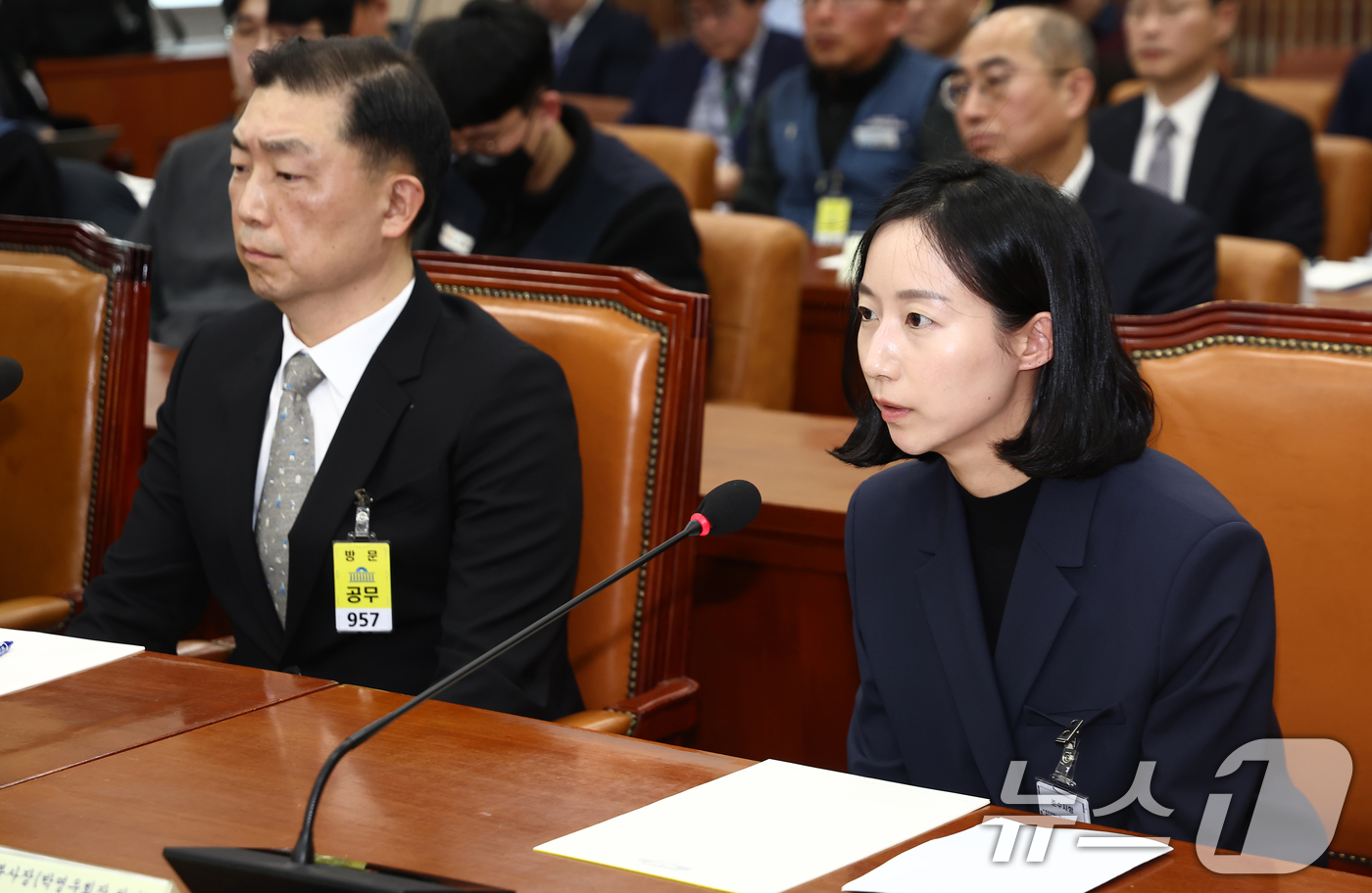 (서울=뉴스1) 김민지 기자 = 박은진 대유에이택 부사장이 21일 오전 서울 여의도 국회 환경노동위원회에서 열린 쿠팡 택배노동자 근로 조건 개선·대유위니아그룹 임금체불 관련 청문회 …