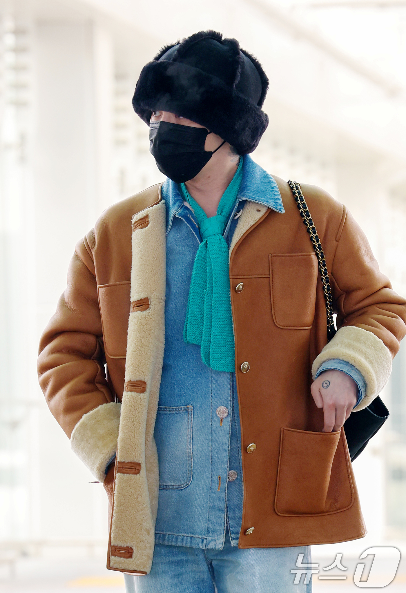 (인천공항=뉴스1) 권현진 기자 = 빅뱅 지드래곤(GD,권지용)이 해외 일정을 위해 21일 인천국제공항에 도착해 프랑스 파리로 출국하고 있다. 2025.1.21/뉴스1