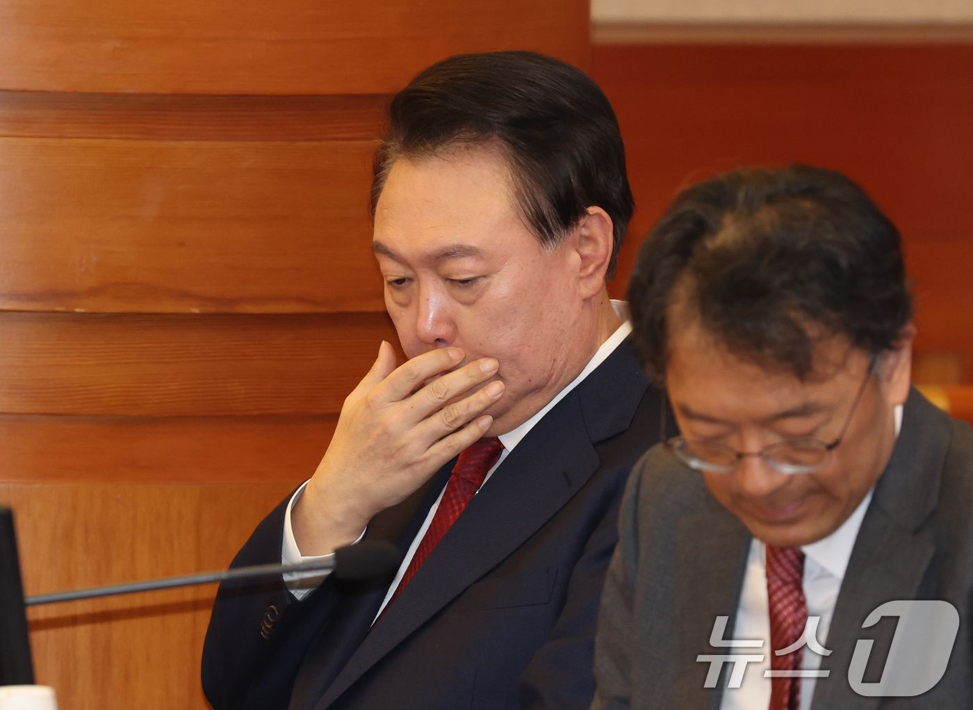 (서울=뉴스1) 사진공동취재단 = 윤석열 대통령이 21일 서울 종로구 헌법재판소에서 열린 탄핵심판 3차 변론기일에 출석하고 있다. 2025.1.21/뉴스1