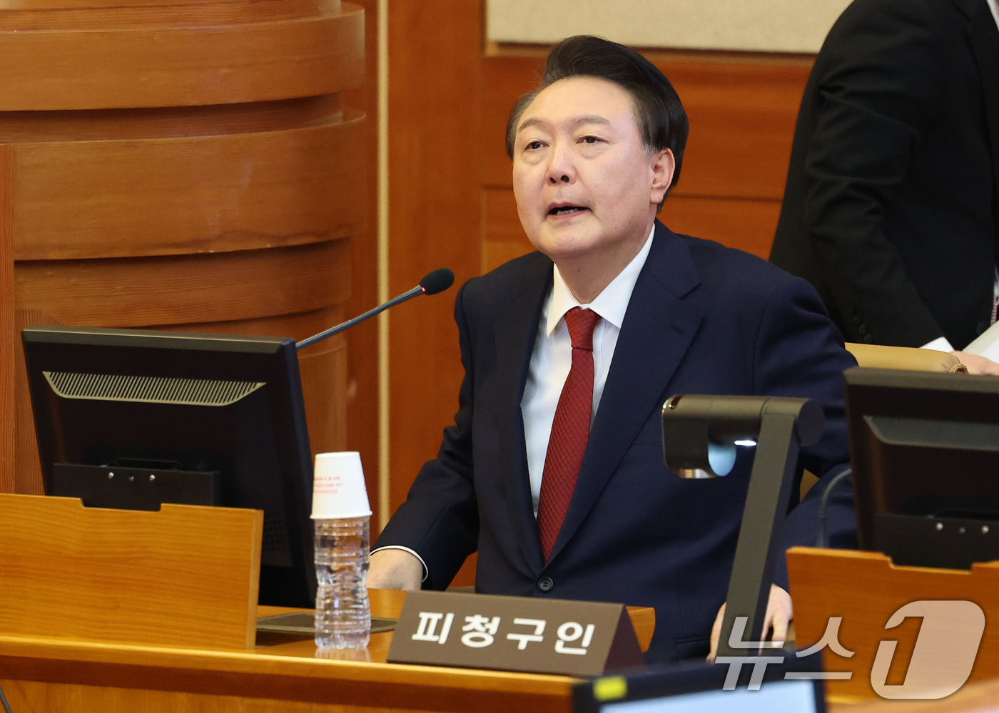 (서울=뉴스1) 사진공동취재단 = 윤석열 대통령이 21일 서울 종로구 헌법재판소에서 열린 탄핵심판 3차 변론기일에 출석해 있다. 2025.1.21/뉴스1