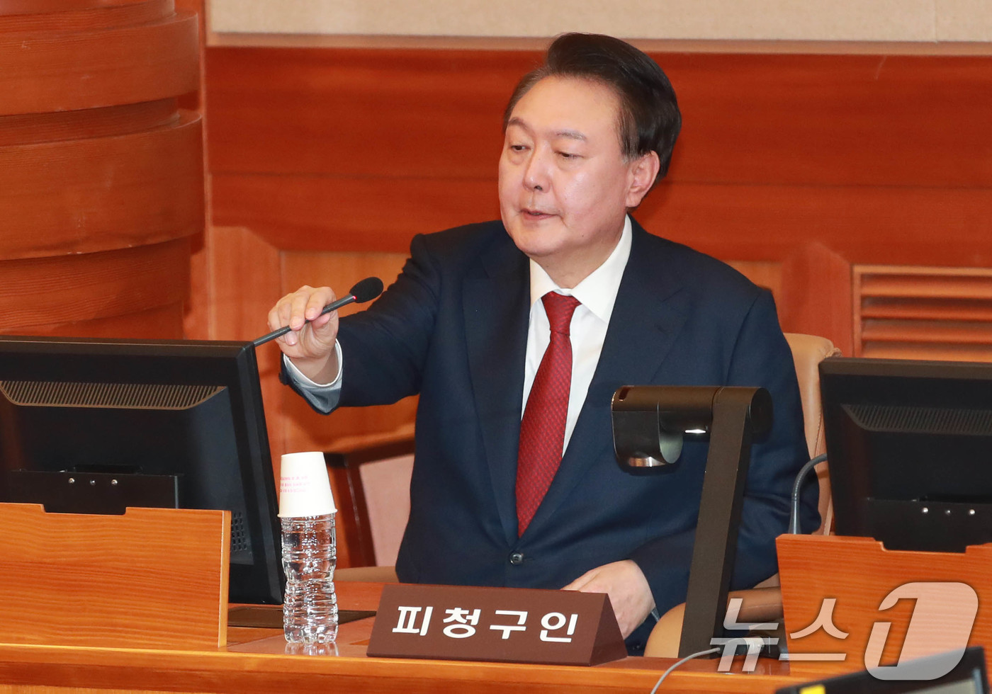 (서울=뉴스1) 사진공동취재단 = 윤석열 대통령이 21일 서울 종로구 헌법재판소에서 열린 탄핵심판 3차 변론기일에 출석해 있다. 2025.1.21/뉴스1