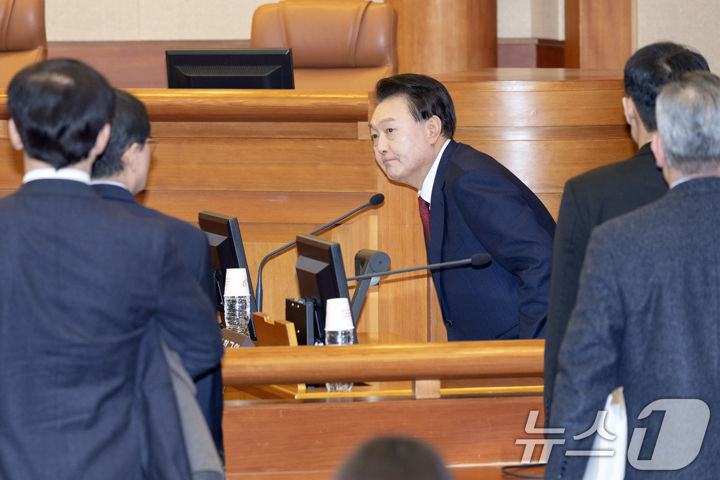 (서울=뉴스1) 사진공동취재단 = 윤석열 대통령이 21일 서울 종로구 헌법재판소에서 열린 탄핵심판 3차 변론기일에 출석하고 있다. 2025.1.21/뉴스1