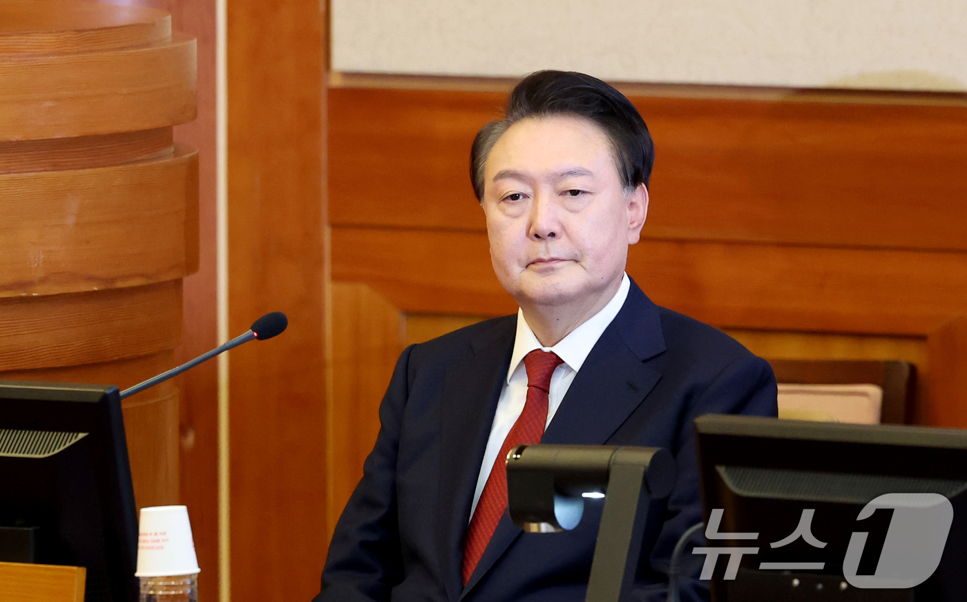 (서울=뉴스1) 사진공동취재단 = 윤석열 대통령이 21일 서울 종로구 헌법재판소에서 열린 탄핵심판 3차 변론기일에 출석해 있다. 2025.1.21/뉴스1