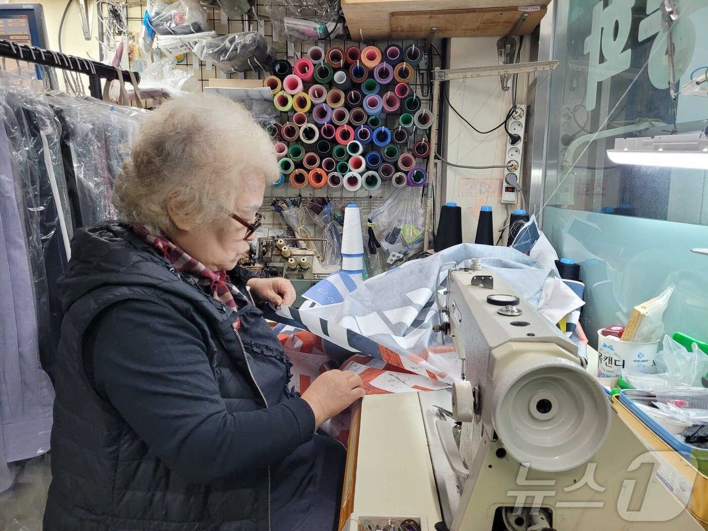 본문 이미지 - 김태선 더불어민주당 의원(울산 동구)이 21일 찢긴 현수막을 복원해 다시 게재했다고 밝혔다.(김태선 의원실 제공)