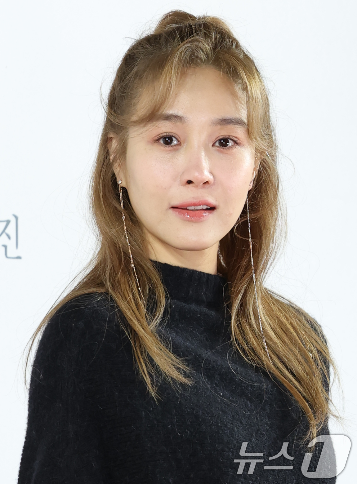 (서울=뉴스1) 권현진 기자 = 배우 옥주현이 21일 서울 송파구 롯데시네마 월드타워점에서 열린 영화 '검은 수녀들'(감독 권혁재) VIP 시사회에서 포즈를 취하고 있다.'검은 수 …