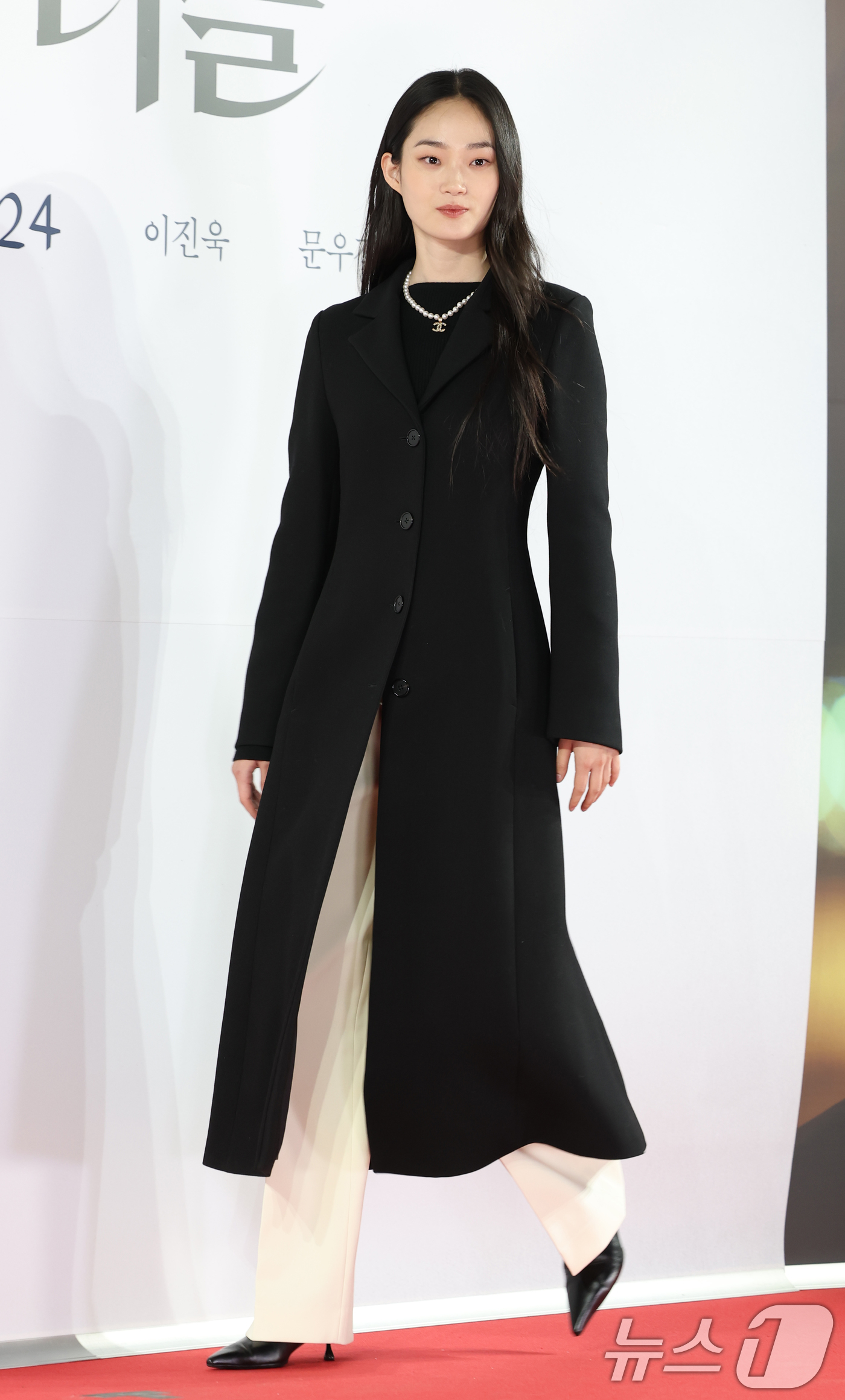 (서울=뉴스1) 권현진 기자 = 모델 신현지가 21일 서울 송파구 롯데시네마 월드타워점에서 열린 영화 '검은 수녀들'(감독 권혁재) VIP 시사회에 참석하고 있다.'검은 수녀들'은 …