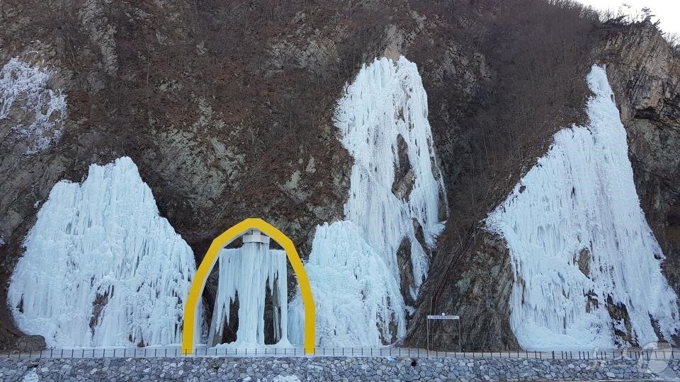 본문 이미지 - 2015년 1월  충북 영동군 용산면 소재 영동빙벽장 일대 모습 &#40;영동군 제공&#41; /뉴스1 