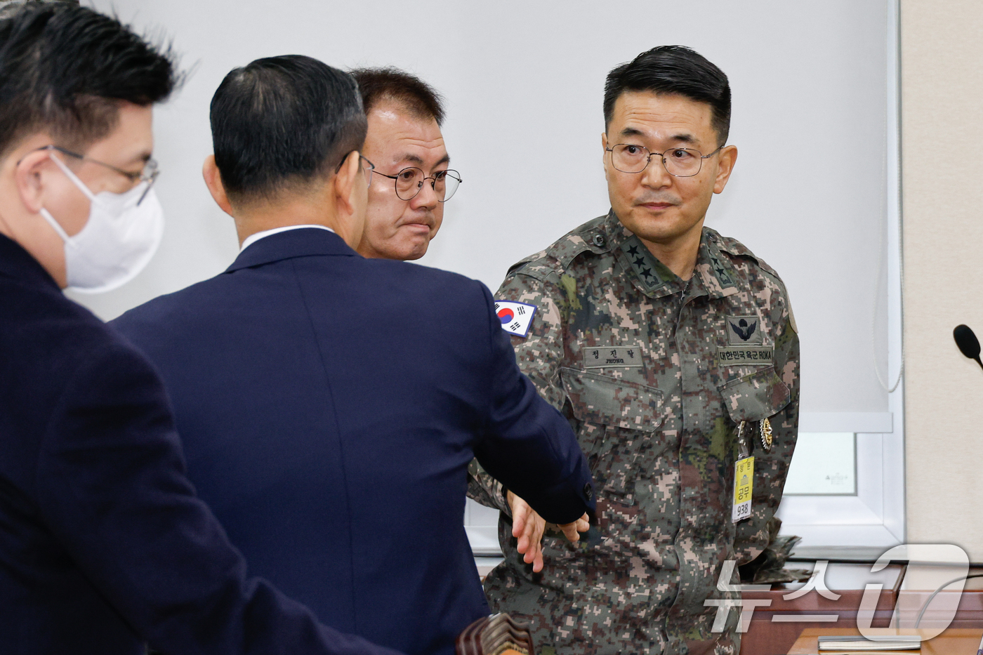 (서울=뉴스1) 안은나 기자 = 정진팔 합동참모본부 차장이 22일 오전 서울 여의도 국회에서 열린 윤석열 정부의 비상계엄 선포를 통한 내란 혐의 진상규명 국정조사 1차 청문회에 출 …