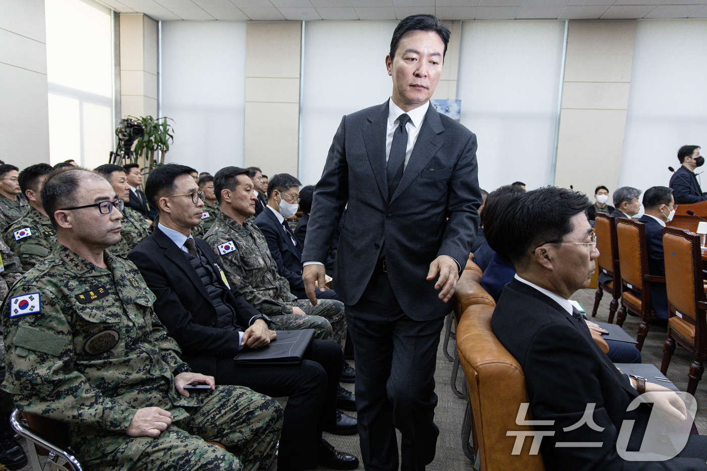 (서울=뉴스1) 이재명 기자 = 김성훈 대통령경호처 차장이 22일 오후 서울 여의도 국회에서 열린 윤석열 정부의 비상계엄 선포를 통한 내란 혐의 진상규명 국정조사 1차 청문회에서 …