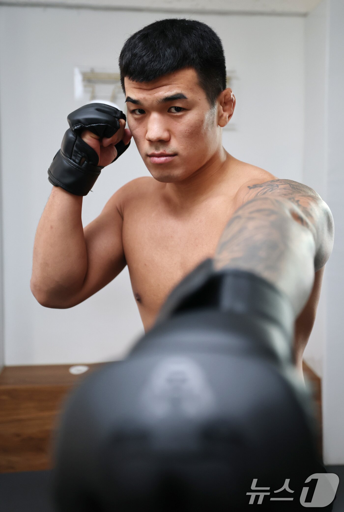 본문 이미지 - UFC 진출 22호 한국인 파이터 고석현 선수가 22일 오후 서울 강남구 하바스 mma에서 뉴스1과 인터뷰에 앞서 포즈를 취하고 있다. 2025.1.22/뉴스1 ⓒ News1 임세영 기자