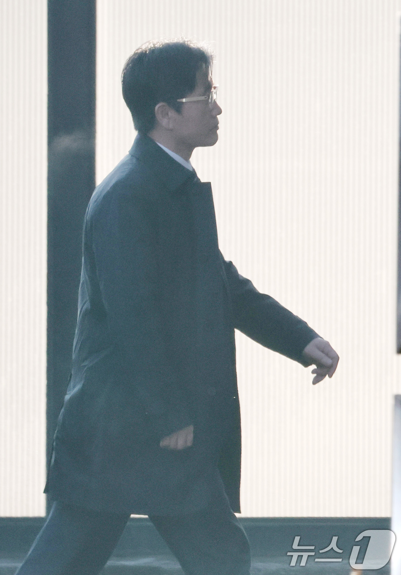 (과천=뉴스1) 임세영 기자 = 오동운 고위공직자범죄수사처(공수처) 처장이 23일 오전 경기도 과천시 정부과천청사 공수처로 출근하고 있다. 2025.1.23/뉴스1