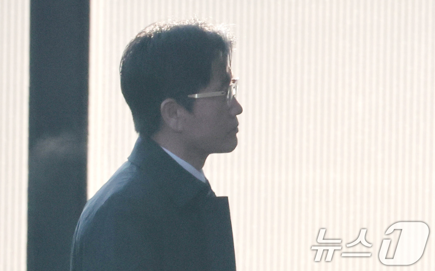 (과천=뉴스1) 임세영 기자 = 오동운 고위공직자범죄수사처(공수처) 처장이 23일 오전 경기도 과천시 정부과천청사 공수처로 출근하고 있다. 2025.1.23/뉴스1