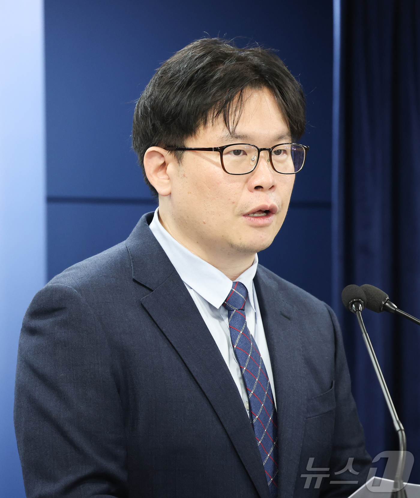 (서울=뉴스1) 허경 기자 = 전승재 개인정보위원회 조사3팀장이 23일 서울 종로구 정부서울청사에서 개인 정보보호 법규 위반행위에 대한 시정조치 브리핑을 하고 있다. 2025.1. …