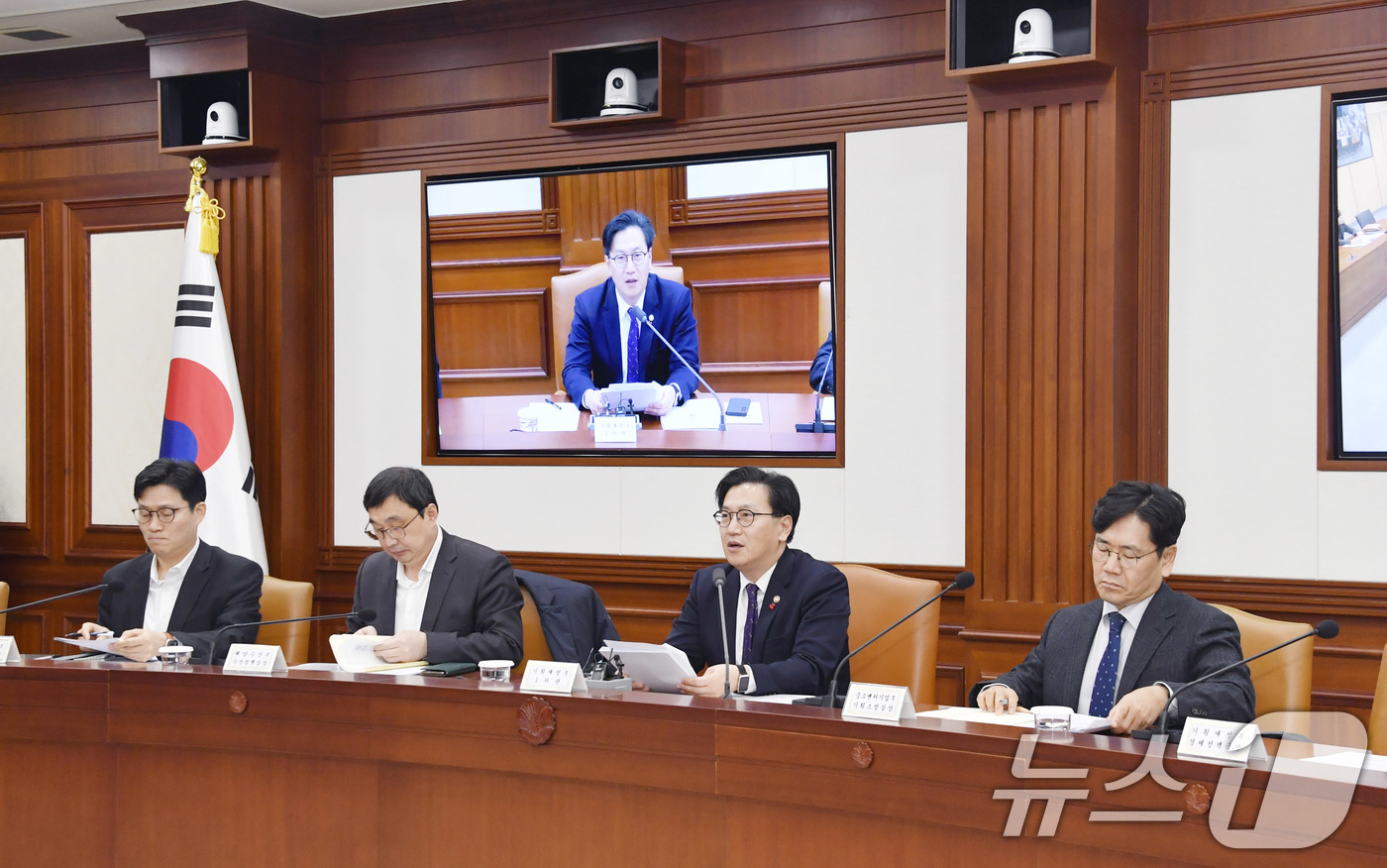 (서울=뉴스1) = 김범석 기획재정부 차관이 23일 오전 서울 종로구 정부서울청사에서 열린 '제51차 경제관계차관회의 겸 제38차 물가관계차관회의 겸 제8차 경제·금융상황점검 전담 …