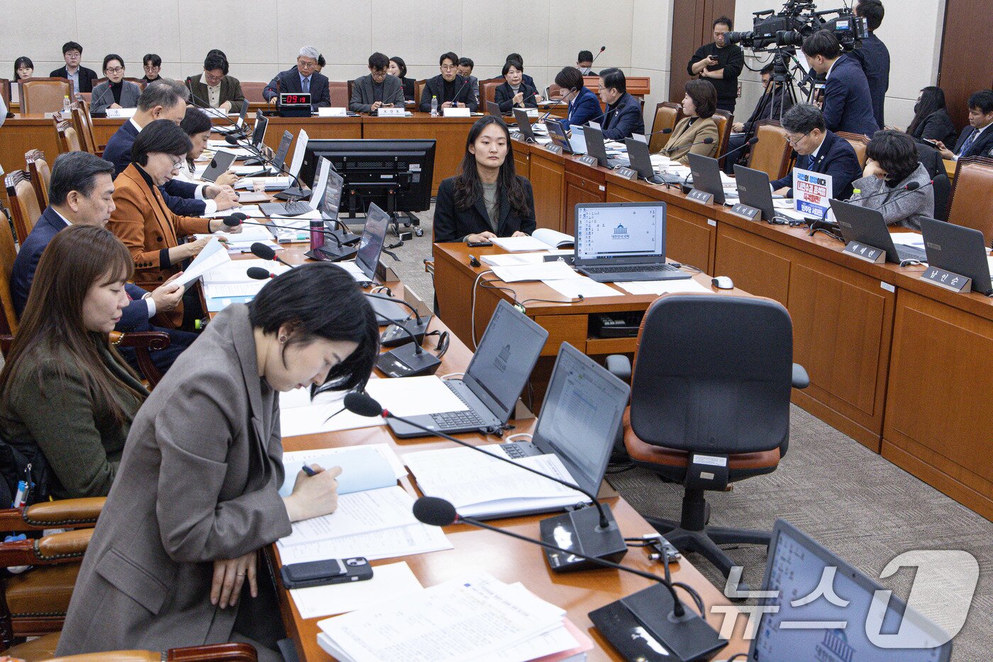 본문 이미지 - 23일 오전 서울 여의도 국회에서 열린 제421회 국회&#40;임시회&#41; 보건복지위원회 제1차 전체회의에서 국민연금법 개정안에 대한 공청회가 진행되고 있다. 2025.1.23/뉴스1 ⓒ News1 이재명 기자