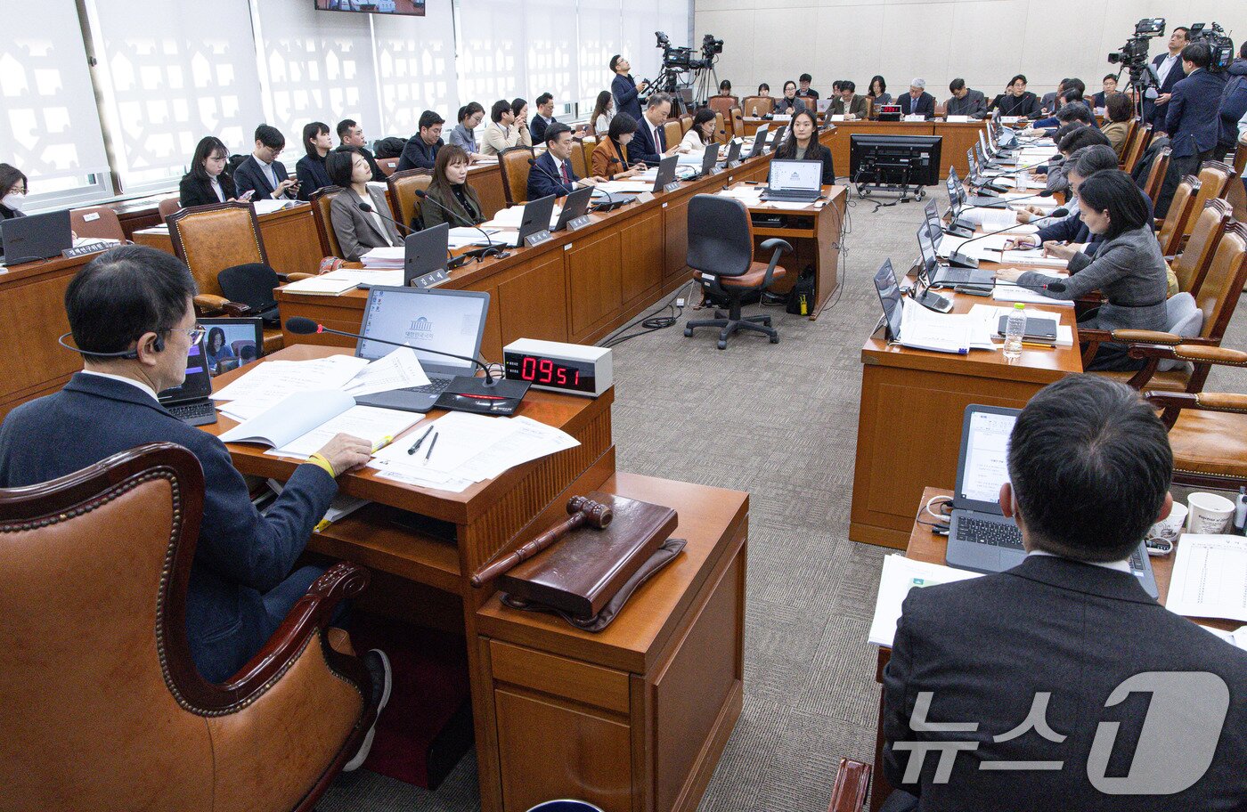 본문 이미지 - 23일 오전 서울 여의도 국회에서 열린 제421회 국회&#40;임시회&#41; 보건복지위원회 제1차 전체회의에서 국민연금법 개정안에 대한 공청회가 진행되고 있다. 2025.1.23/뉴스1 ⓒ News1 이재명 기자
