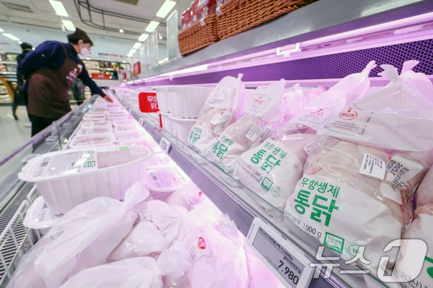 본문 이미지 - 서울의 한 대형마트에서 닭고기가 판매되고 있다. 2025.1.23/뉴스1 ⓒ News1 민경석 기자