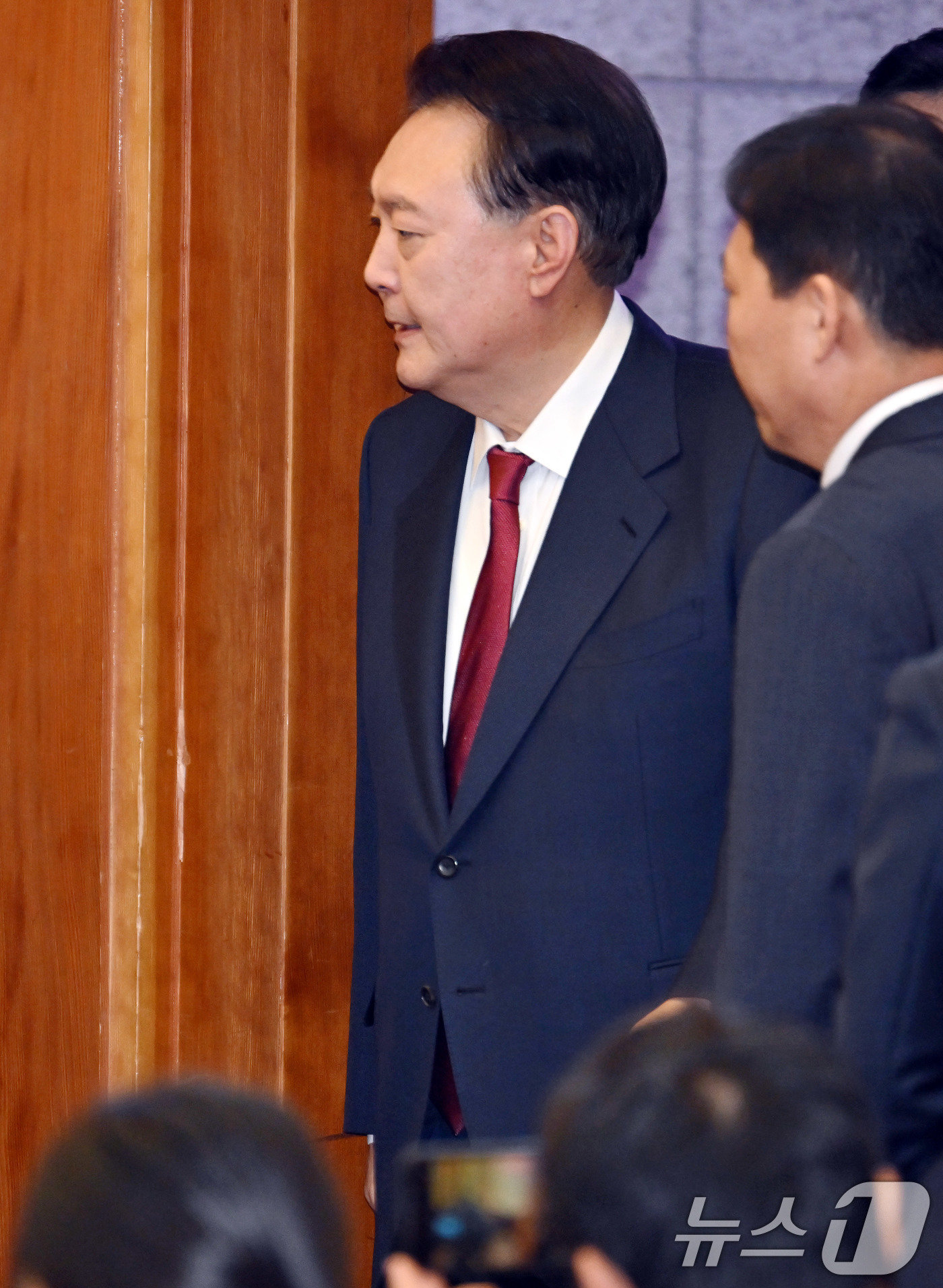 (서울=뉴스1) 사진공동취재단 = 윤석열 대통령이 23일 오후 서울 종로구 헌법재판소에서 열린 탄핵심판 4차 변론기일에 출석하고 있다.  2025.1.23/뉴스1