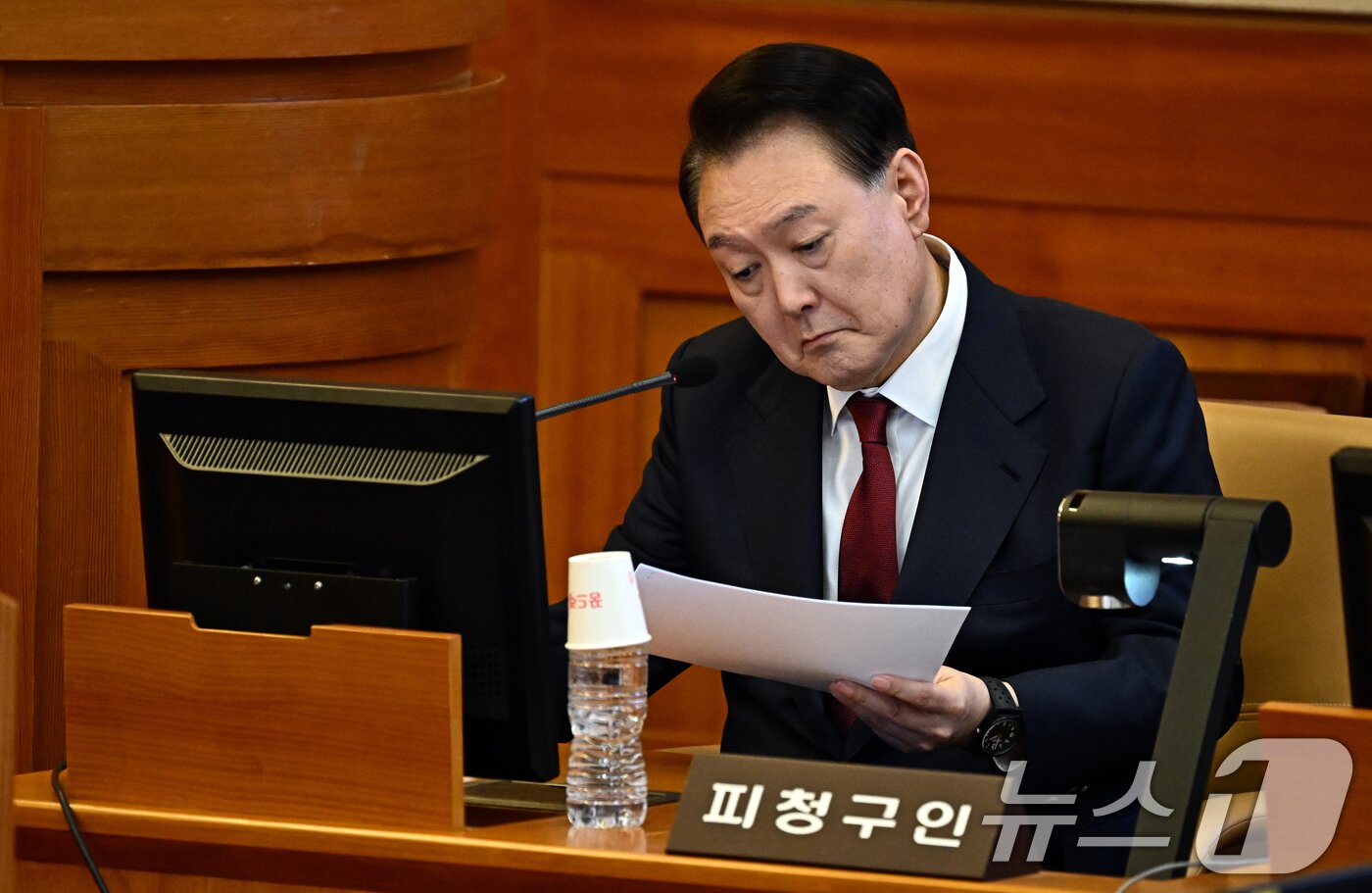 본문 이미지 - 윤석열 대통령이 23일 오후 서울 종로구 헌법재판소에서 열린 탄핵심판 4차 변론기일에 출석해 있다. 2025.1.23/뉴스1 ⓒ News1 사진공동취재단
