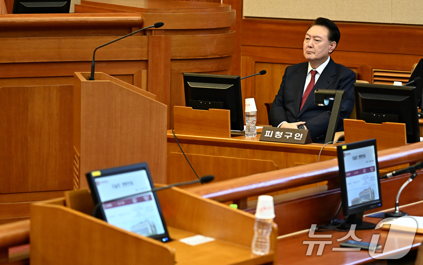(서울=뉴스1) 사진공동취재단 = 윤석열 대통령이 23일 오후 서울 종로구 헌법재판소에서 열린 탄핵심판 4차 변론기일에 출석해 있다.  2025.1.23/뉴스1