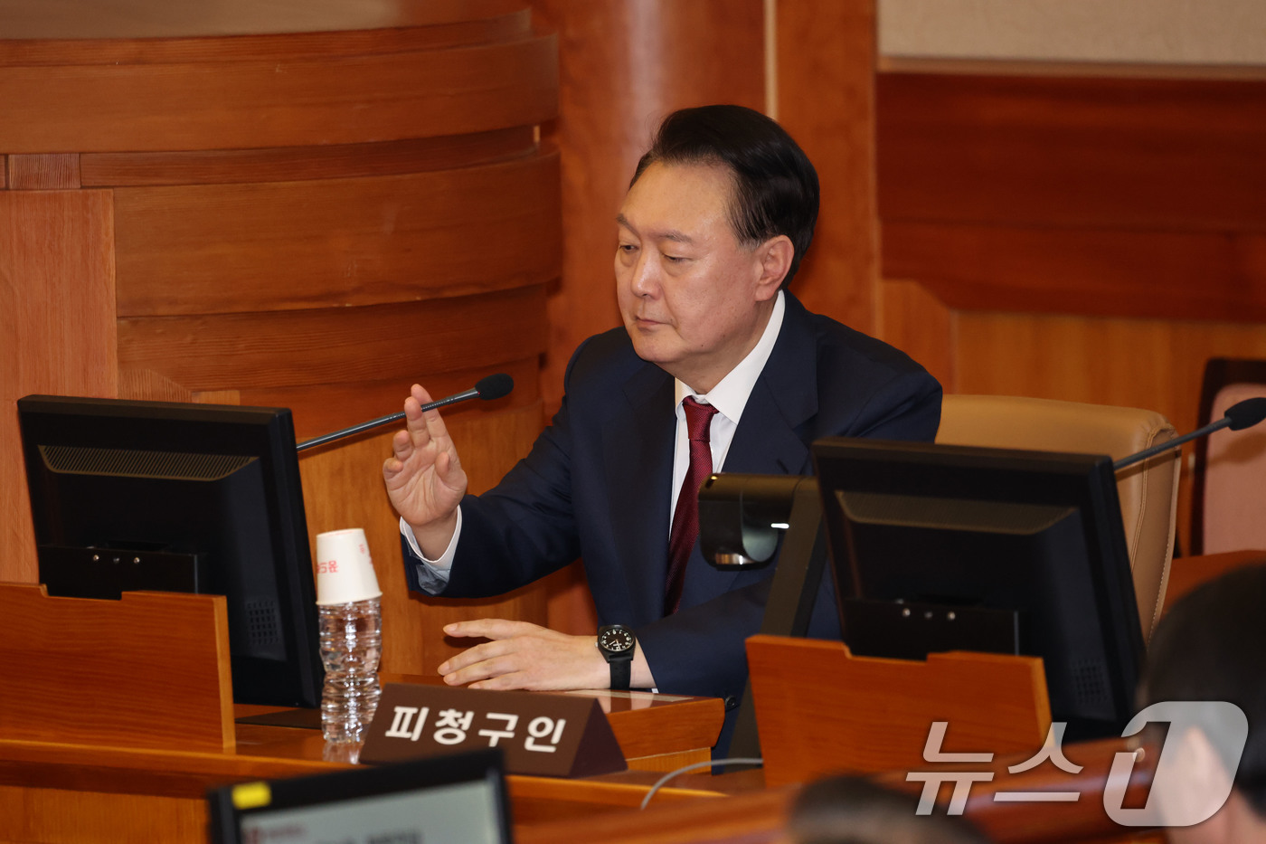 (서울=뉴스1) 사진공동취재단 = 윤석열 대통령이 23일 오후 서울 종로구 헌법재판소에서 열린 탄핵심판 4차 변론기일에 출석해 있다.  2025.1.23/뉴스1