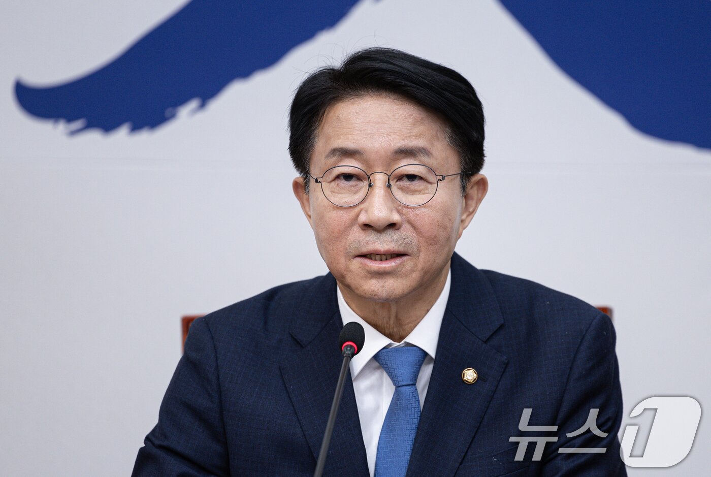 본문 이미지 - 조정식 더불어민주당 의원이 23일 오후 서울 여의도 국회에서 열린 민주당 빙미의원단 기자간담회에서 발언을 하고 있다. 2025.1.23 ⓒ 뉴스1 이재명 기자