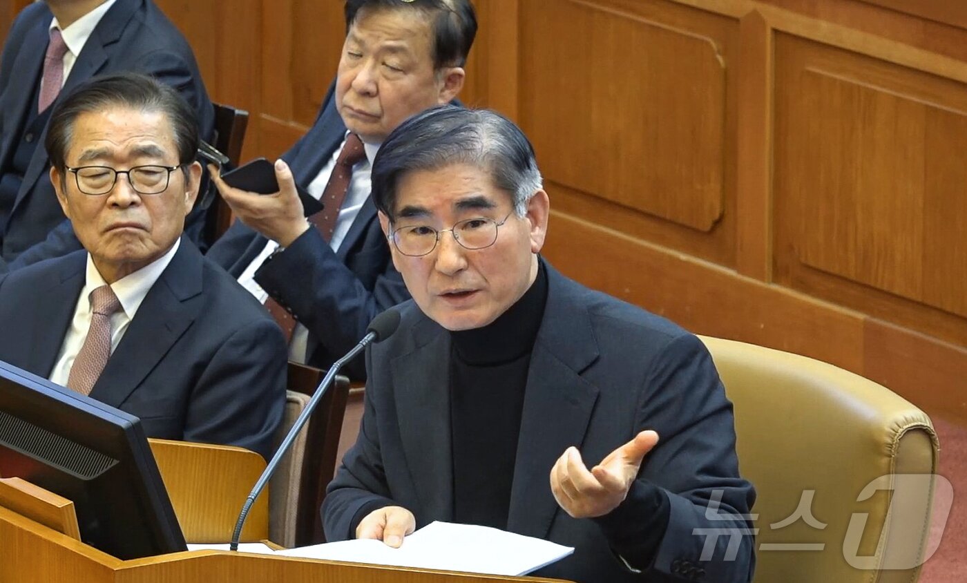 본문 이미지 - 김용현 전 국방부 장관이 지난달 23일 오후 서울 종로구 헌법재판소에서 열린 윤석열 대통령 탄핵심판 4차변론에 증인으로 출석해 발언하고 있다. &#40;헌법재판소 제공&#41; 2025.1.23/뉴스1